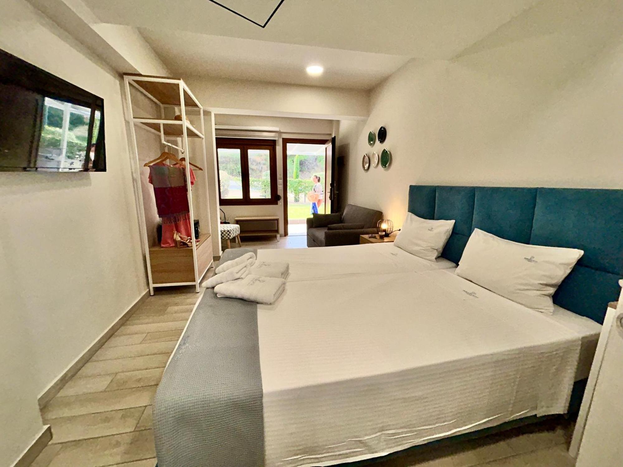 Porto Portes Suites Nea Poteidaia Exterior photo