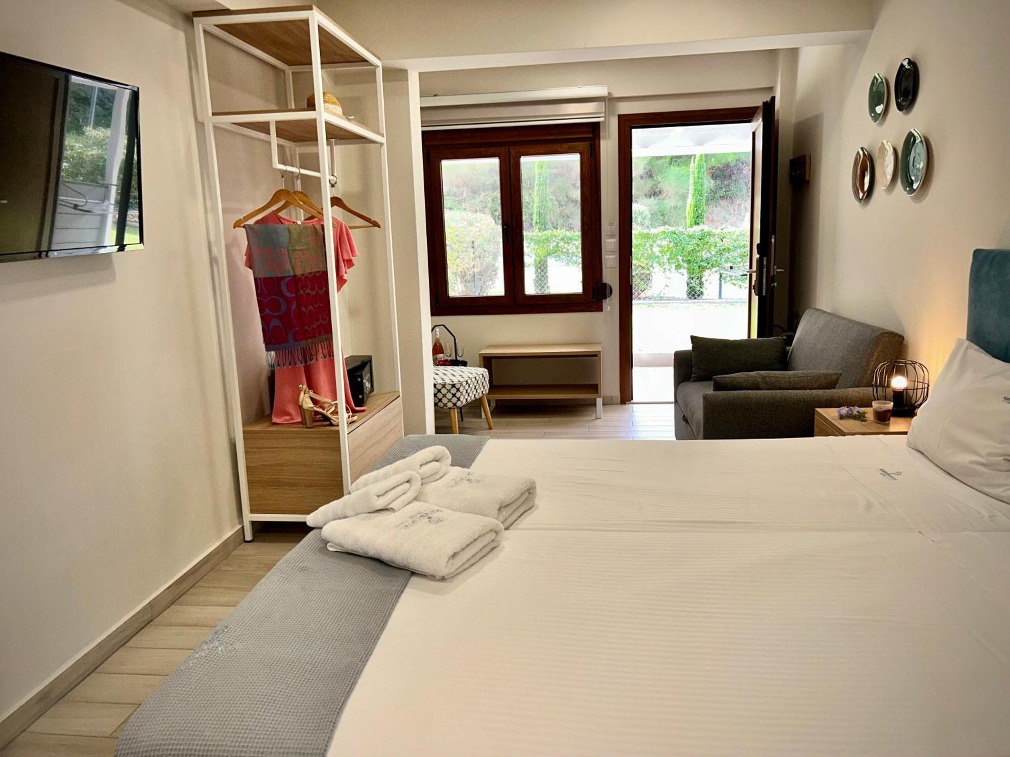 Porto Portes Suites Nea Poteidaia Exterior photo